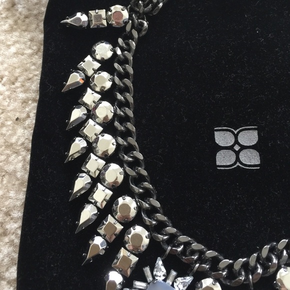 BCBGMAXAZRIA half-gemstone statement necklace - Picture 4 of 5